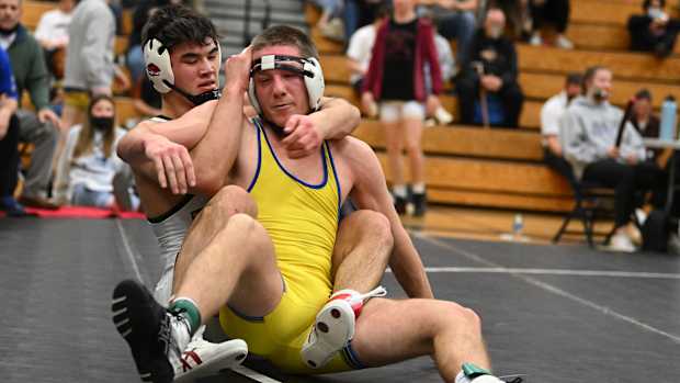 Oregon 6A wrestling district meets